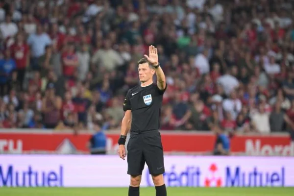 Benoît Bastien Nommé Arbitre de la Finale de la Coupe de France PSG vs Reims Benoît Bastien désigné arbitre de la finale de Coupe de France entre le PSG et Reims