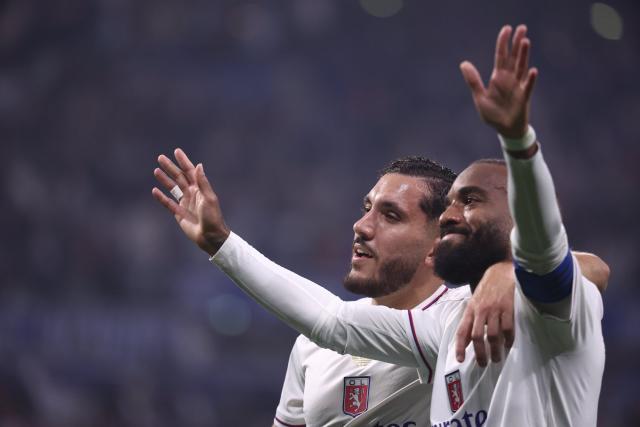 « Je souhaite le meilleur à l'OL, merci à vous tous » : Alexandre Lacazette, la triomphale dernière tournée du Général