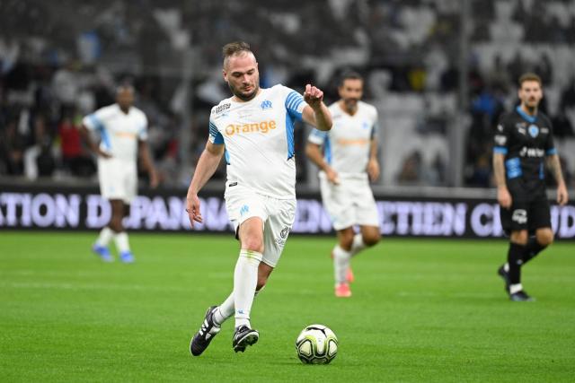 Jul a dévoilé le nouveau maillot de l'OM lors de son concert au Vélodrome