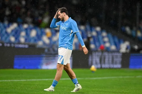 « On était très attachés à lui » : à Naples, le départ de Kvaratskhelia au PSG n'a toujours pas été digéré